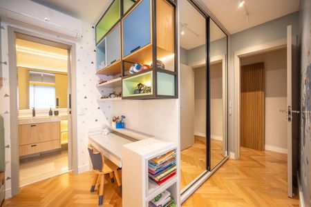 Apartamento à venda com 177m², 3 quartos e 2 vagas Apartamento à venda com 177m², 3 quartos e 2 vagasQuarto