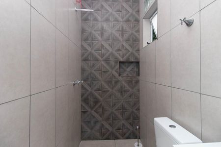 Banheiro de casa de condomínio para alugar com 1 quarto, 20m² em Vila Nilo, São Paulo