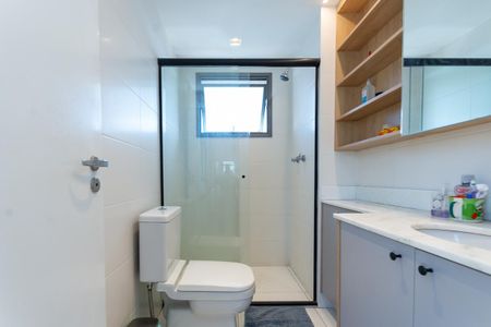 Apartamento para alugar com 90m², 2 quartos e 1 vaga Apartamento para alugar com 90m², 2 quartos e 1 vagaBanheiro do quarto 2 Suíte