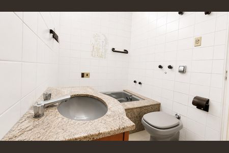 Banheiro da suíte 4 de casa para alugar com 6 quartos, 360m² em Alto Barroca, Belo Horizonte