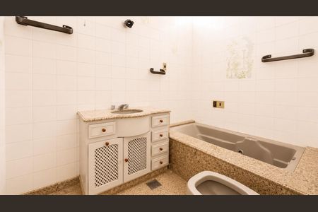 Casa para alugar com 360m², 6 quartos e 3 vagasBanheiro da suíte 2 