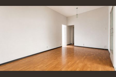 Casa para alugar com 360m², 6 quartos e 3 vagasSala