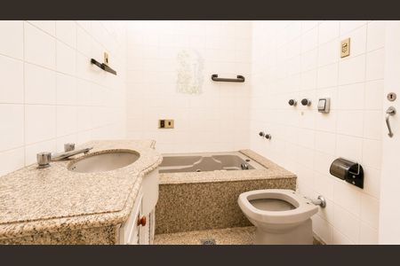 Casa para alugar com 360m², 6 quartos e 3 vagasBanheiro da suíte 2 