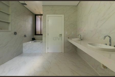 Casa à venda com 700m², 4 quartos e 4 vagas