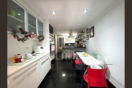 Casa à venda com 4 quartos, 238m² em Jardim dos Estados, São Paulo