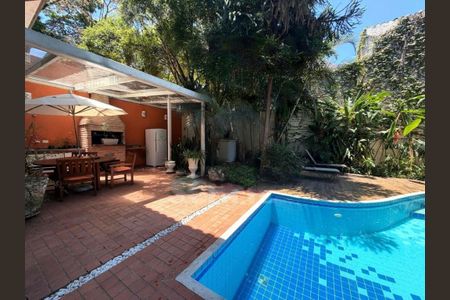 Casa à venda com 238m², 4 quartos e 2 vagas