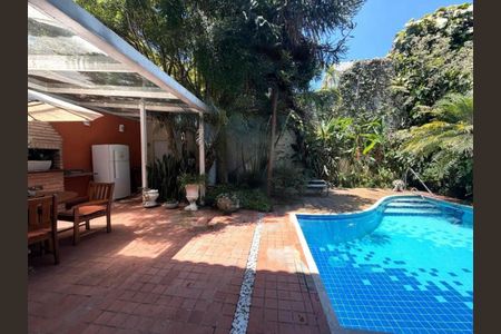 Casa à venda com 4 quartos, 238m² em Jardim dos Estados, São Paulo