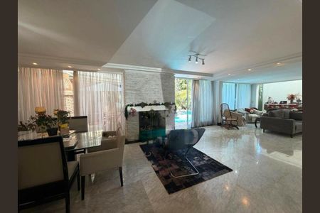 Casa à venda com 4 quartos, 238m² em Jardim dos Estados, São Paulo