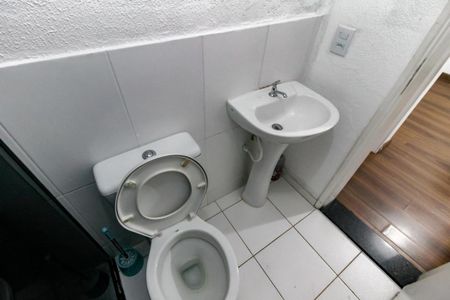 Banheiro de apartamento para alugar com 2 quartos, 47m² em Parque Munhoz, São Paulo