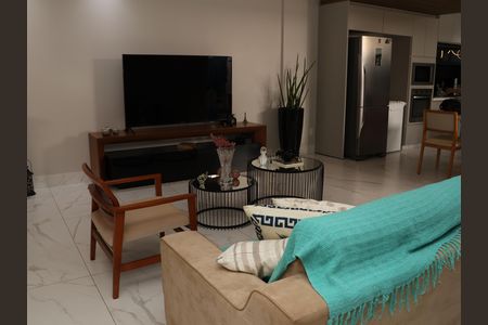 Sala de casa de condomínio à venda com 3 quartos, 125m² em Vila Jardim Vitoria, Goiânia