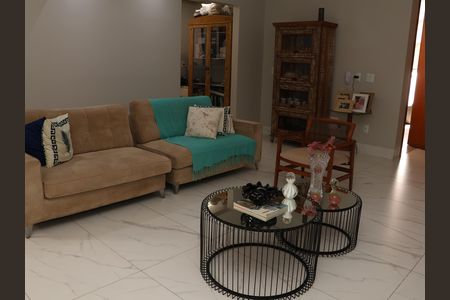 Sala de casa de condomínio à venda com 3 quartos, 125m² em Vila Jardim Vitoria, Goiânia