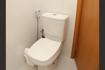 Banheiro - Suíte 1 de casa de condomínio à venda com 3 quartos, 125m² em Vila Jardim Vitoria, Goiânia