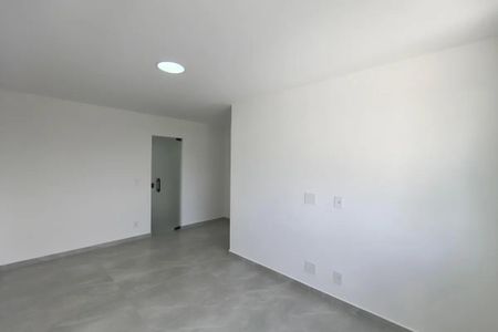 Casa à venda com 110m², 5 quartos e 1 vaga Casa à venda com 110m², 5 quartos e 1 vagaSala com piso de porcelanato e iluminação natural, sem móveis ou decoração.