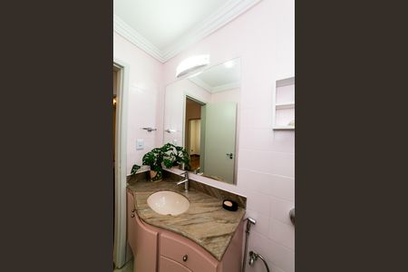Apartamento à venda com 170m², 4 quartos e 2 vagas Apartamento à venda com 170m², 4 quartos e 2 vagasBanheiro Social