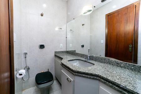 Apartamento à venda com 170m², 4 quartos e 2 vagas Apartamento à venda com 170m², 4 quartos e 2 vagasBanheiro da Suíte 2