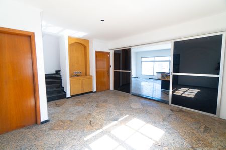 Casa para alugar com 307m², 3 quartos e 5 vagas Casa para alugar com 307m², 3 quartos e 5 vagasSala 2