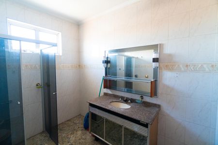 Casa para alugar com 307m², 3 quartos e 5 vagas Casa para alugar com 307m², 3 quartos e 5 vagasBanheiro da Suíte 1
