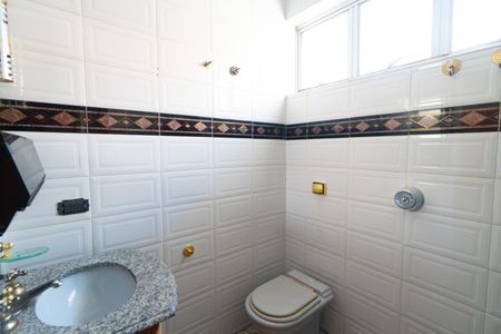 Casa para alugar com 307m², 3 quartos e 5 vagas Casa para alugar com 307m², 3 quartos e 5 vagasBanheiro da Suíte 2