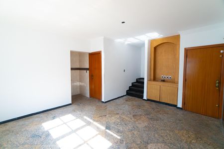 Casa para alugar com 307m², 3 quartos e 5 vagas Casa para alugar com 307m², 3 quartos e 5 vagasSala 2