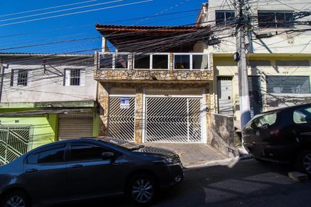 Fachada de casa para alugar com 1 quarto, 60m² em Jardim das Camelias, São Paulo