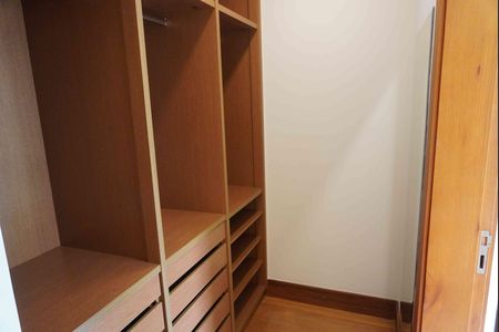 Casa de condomínio à venda com 446m², 2 quartos e 6 vagas Casa de condomínio à venda com 446m², 2 quartos e 6 vagasCloset - Suite2