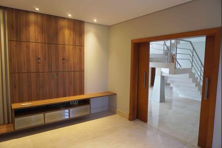 Casa de condomínio à venda com 446m², 2 quartos e 6 vagas Casa de condomínio à venda com 446m², 2 quartos e 6 vagasSala de TV