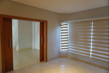 Casa de condomínio à venda com 446m², 2 quartos e 6 vagas Casa de condomínio à venda com 446m², 2 quartos e 6 vagasSala de TV
