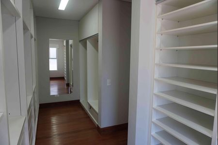 Closet - Suite4 Principal de casa de condomínio para alugar com 2 quartos, 446m² em Residencial Morada dos Lagos, Barueri