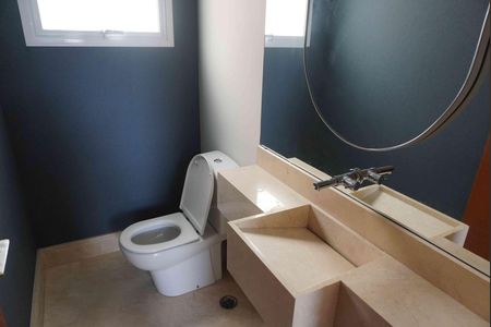 Casa de condomínio à venda com 446m², 2 quartos e 6 vagas Casa de condomínio à venda com 446m², 2 quartos e 6 vagasLavabo - piso inferior