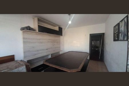 Casa à venda com 3 quartos, 224m² em Vila Dalva, São Paulo