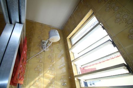 Banheiro de apartamento à venda com 3 quartos, 55m² em Brás de Pina, Rio de Janeiro