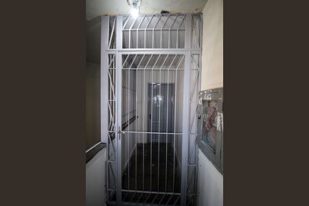 Porta de acesso de apartamento à venda com 3 quartos, 55m² em Brás de Pina, Rio de Janeiro