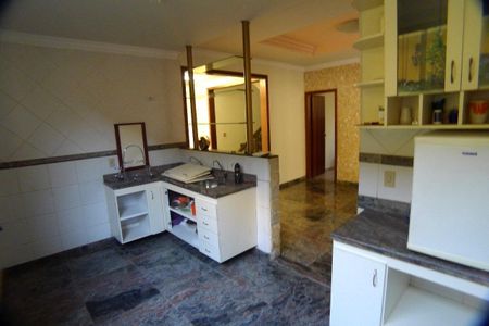 Foto 01 de casa para alugar com 4 quartos, 360m² em Planalto, Belo Horizonte
