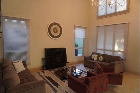 Sala intima de casa de condomínio à venda com 3 quartos, 500m² em Residencial Zero (tambore), Santana de Parnaíba