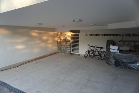 Garagem de casa de condomínio à venda com 3 quartos, 500m² em Residencial Zero (tambore), Santana de Parnaíba