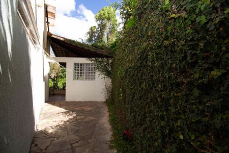 Casa à venda com 580m², 6 quartos e 3 vagas Casa à venda com 580m², 6 quartos e 3 vagasÁrea de Serviço