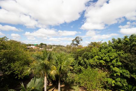 Casa à venda com 580m², 6 quartos e 3 vagas Casa à venda com 580m², 6 quartos e 3 vagasVista do Quarto 2