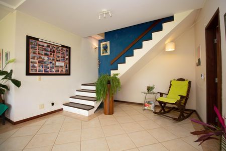 Casa à venda com 580m², 6 quartos e 3 vagas Casa à venda com 580m², 6 quartos e 3 vagasSala