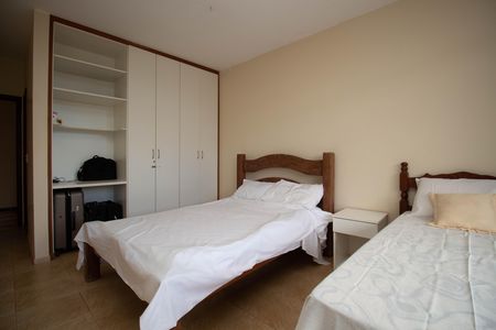 Casa à venda com 580m², 6 quartos e 3 vagas Casa à venda com 580m², 6 quartos e 3 vagasSuíte 3