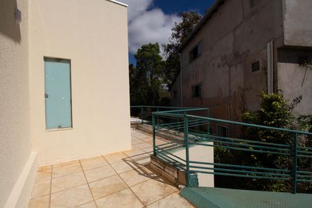 Casa à venda com 580m², 6 quartos e 3 vagas Casa à venda com 580m², 6 quartos e 3 vagasVaranda