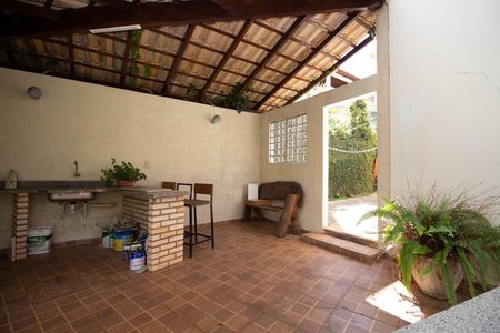 Casa à venda com 580m², 6 quartos e 3 vagas Casa à venda com 580m², 6 quartos e 3 vagasChurrasqueira
