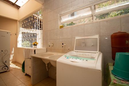 Casa à venda com 580m², 6 quartos e 3 vagas Casa à venda com 580m², 6 quartos e 3 vagasÁrea de Serviço