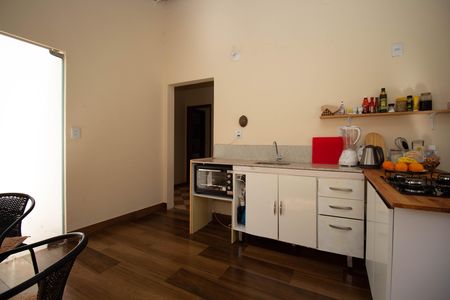 Casa à venda com 580m², 6 quartos e 3 vagas Casa à venda com 580m², 6 quartos e 3 vagasCozinha 2