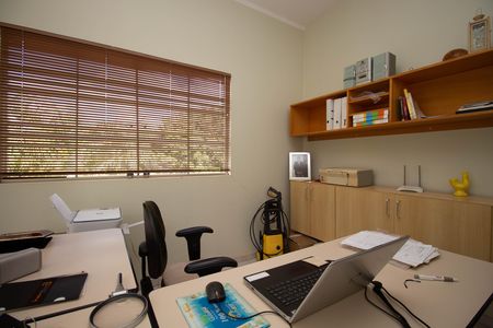 Casa à venda com 580m², 6 quartos e 3 vagas Casa à venda com 580m², 6 quartos e 3 vagasEscritório
