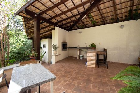 Casa à venda com 580m², 6 quartos e 3 vagas Casa à venda com 580m², 6 quartos e 3 vagasChurrasqueira