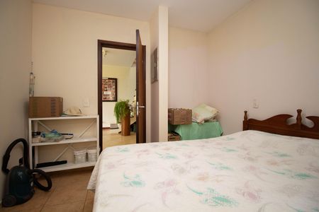 Casa à venda com 580m², 6 quartos e 3 vagas Casa à venda com 580m², 6 quartos e 3 vagasQuarto 1