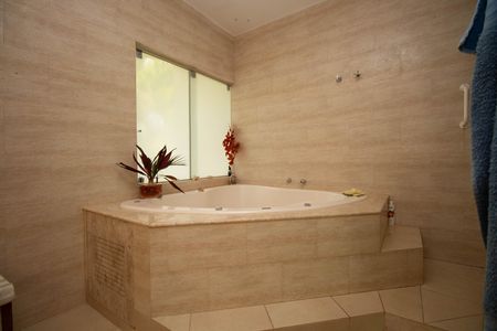Casa à venda com 580m², 6 quartos e 3 vagas Casa à venda com 580m², 6 quartos e 3 vagasBanheiro da Suíte Master