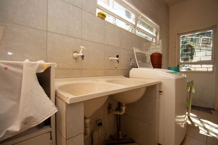 Casa à venda com 580m², 6 quartos e 3 vagas Casa à venda com 580m², 6 quartos e 3 vagasÁrea de Serviço