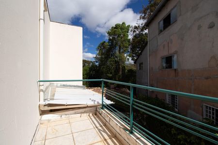 Casa à venda com 580m², 6 quartos e 3 vagas Casa à venda com 580m², 6 quartos e 3 vagasVaranda