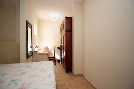 Casa à venda com 580m², 6 quartos e 3 vagas Casa à venda com 580m², 6 quartos e 3 vagasQuarto 1